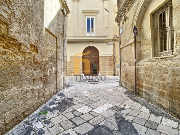 palazzo via dasumno 3 lecce (1)